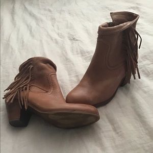 Sam Edelman modern saddle fringe boots Size: 9W